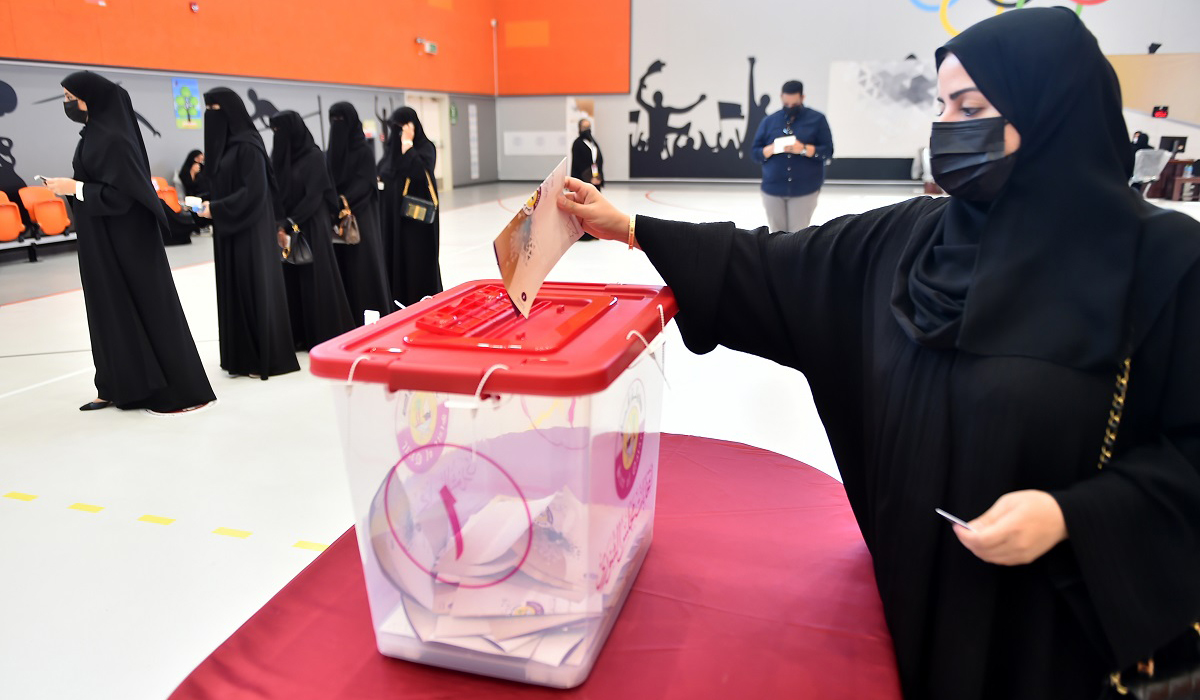 Qataris turn out in large numbers to vote in historic Shura Council elections